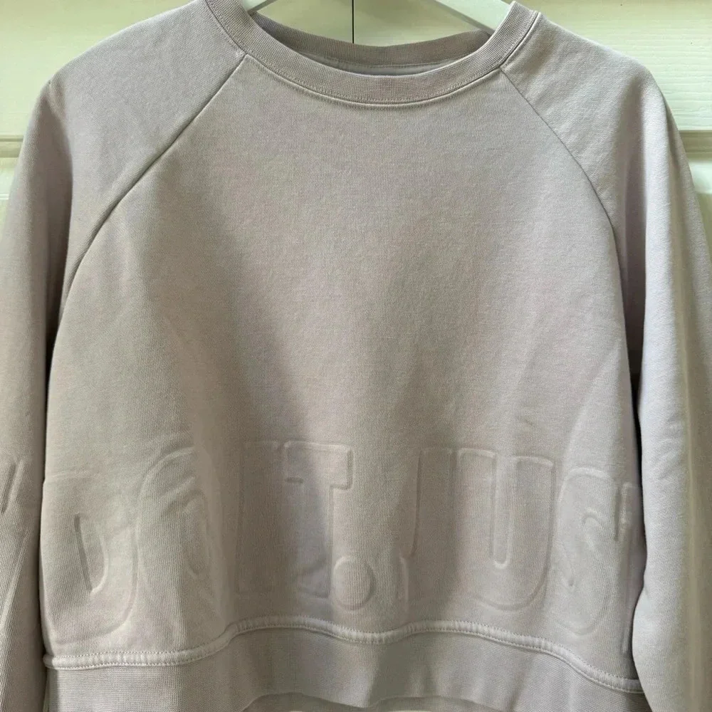 Nike Dri-Fit Embossed Just Do It Cropped Crew Neck Sweatshirt Women’s size M